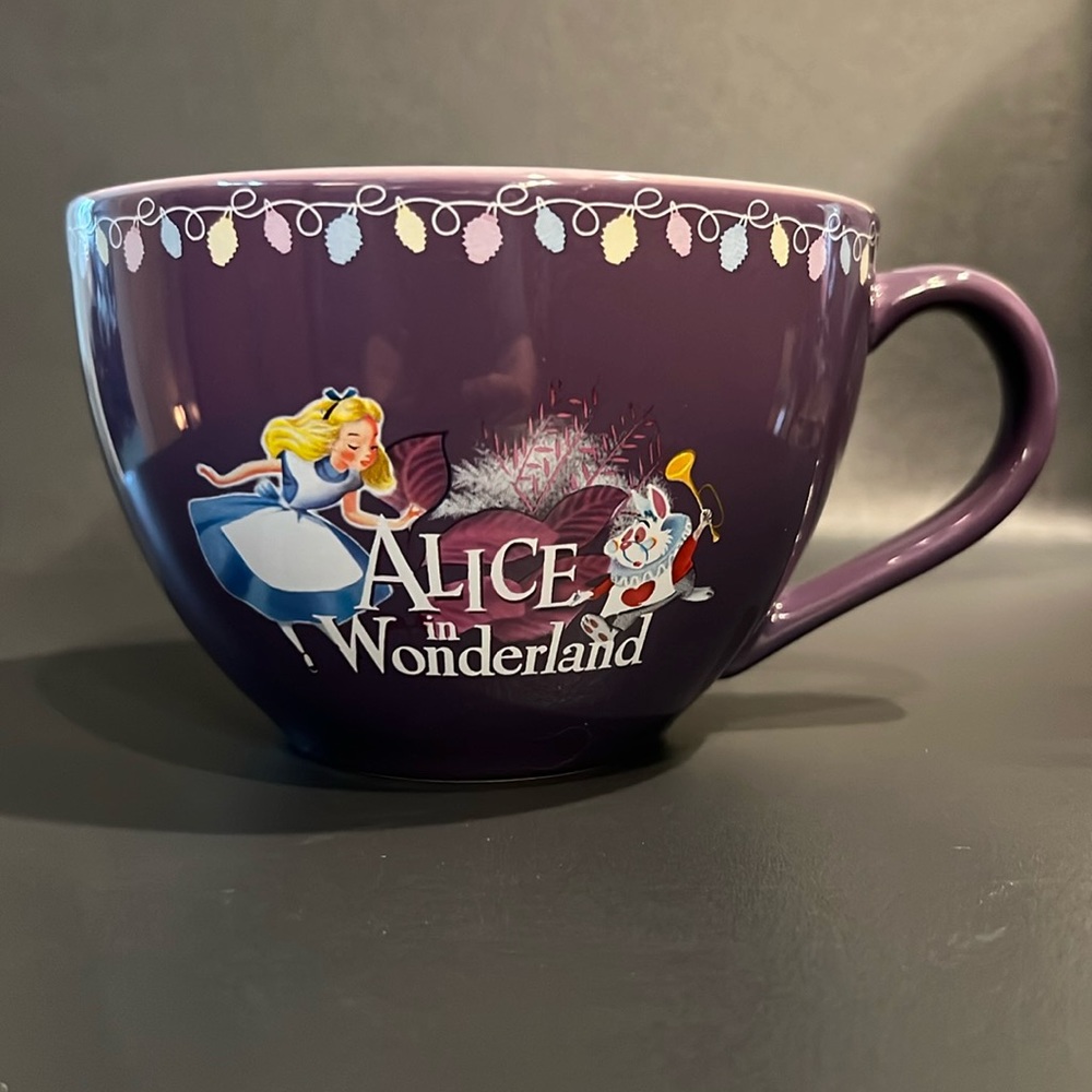 Disney vintage Alice in Wonderland mug